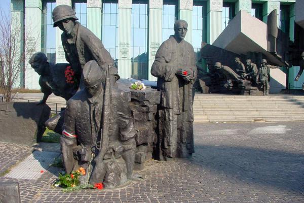 http://www.traveladventures.org/continents/europe/images/warsaw-uprising-monument01.jpg