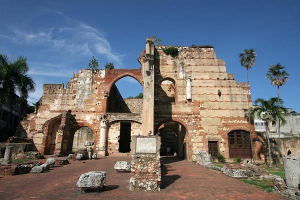 Image of Hospital San Nicolás de Bari: ruins right in the middle of the Dominican capital, Santo Domingo, Dominican Republic