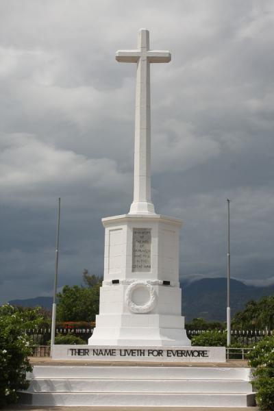 Picture of Cenotaph and cross commemorating the soldiers who died in the World Wars