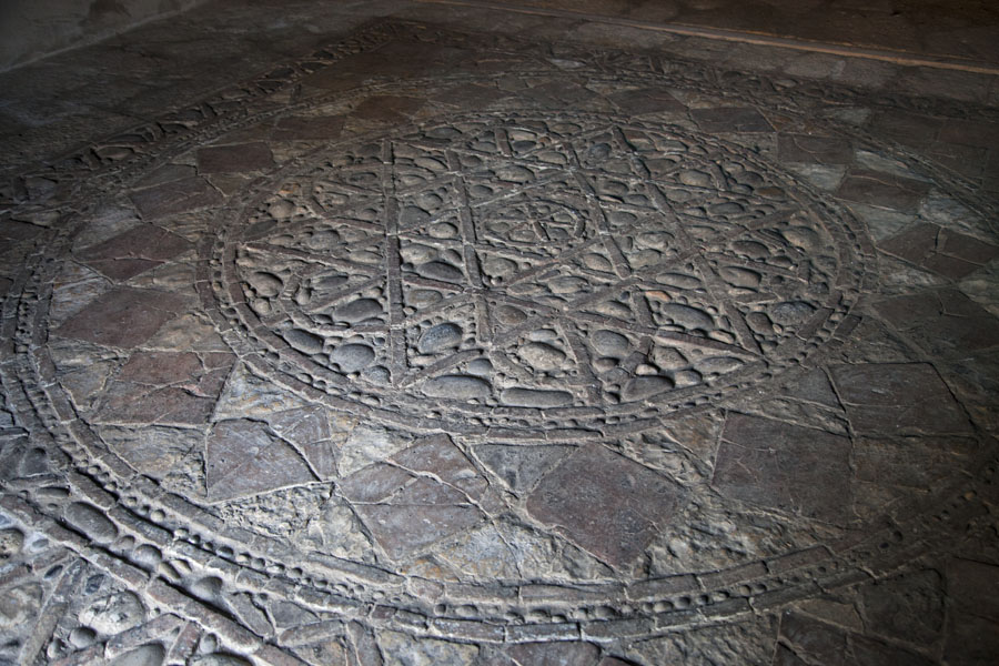 Foto van Stone mosaic floor in one of the remaining churches in the citadel of Berat - Albanië - Europa