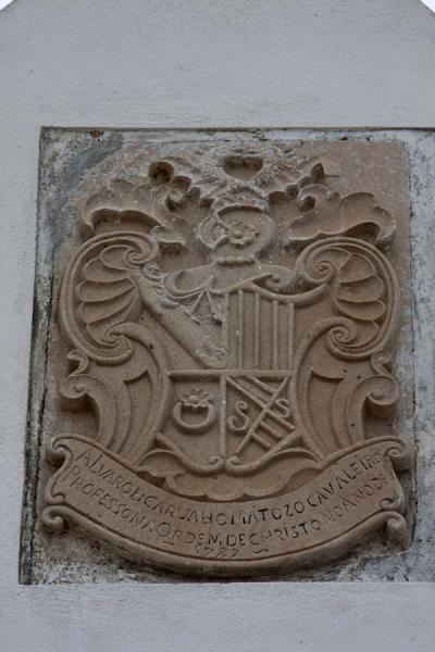 Picture of Museum of Slavery (Angola): Coat of arms on the wall of the museum of slavery