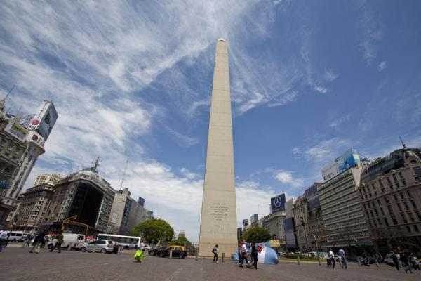 Picture of Avenida 9 de julio (Argentina): Obelisk towering high above Avenida 9 de Julio