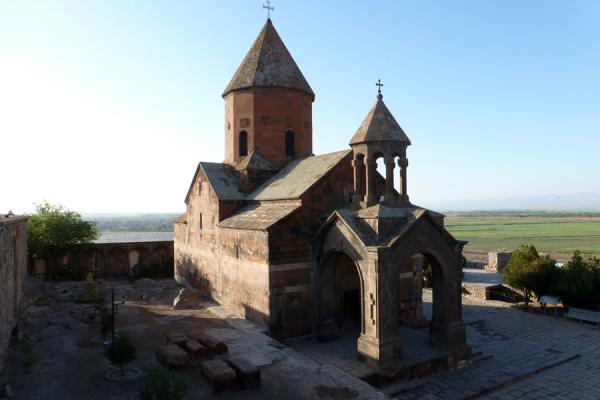 Early morning sunlight on the Astvatsatsin church at Khor Virap monastery | Monastero di Khor Virap | Armenia