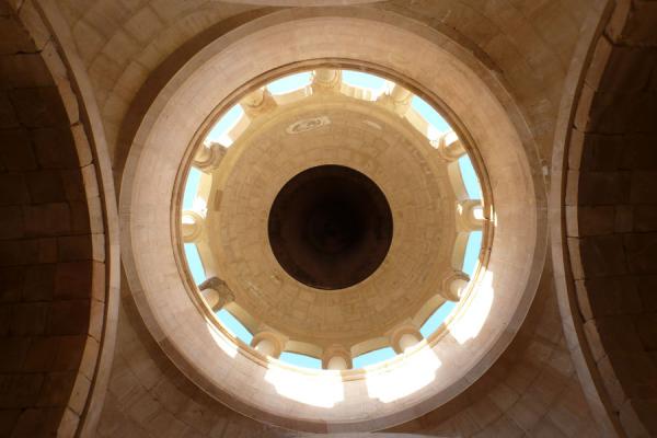 Picture of Noravank monastery (Armenia): Inside view of the dome above the Mother of God church in Noravank Monastery
