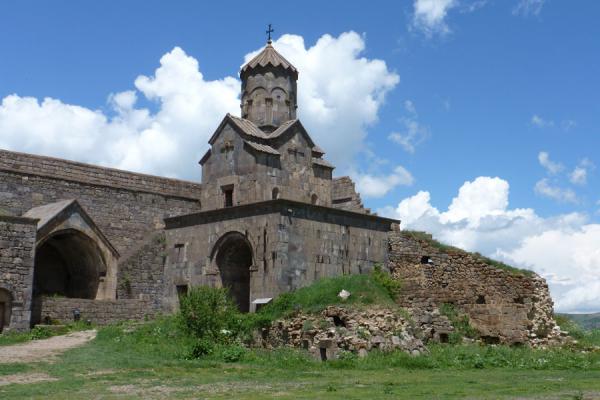 Foto di Armenia (Mother of God church sits right above the entrance to Tatev Monastery)