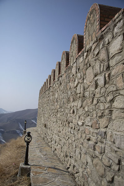 Picture of Alinja Gala fortress (Azerbaijan): The defensive wall on the south side of the fortification