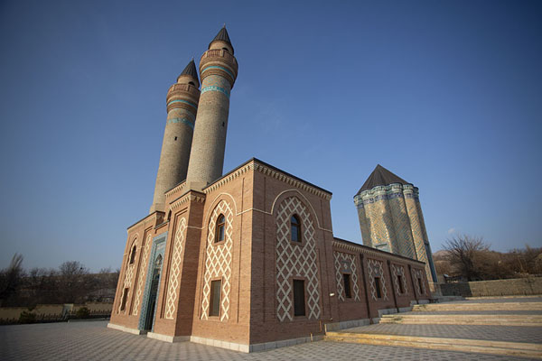 Picture of Garabaghlar Mausoleum (Azerbaijan): Two minarets and a cylindrical tower are the most striking characteristics of the Garabaghlar mausoleum