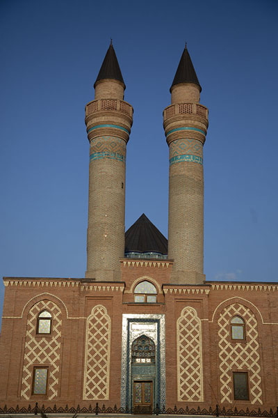 Frontal view of the mausoleum with two minarets and the roof of the cylindrical tower | Garabaghlar Mausoleum | Azerbaijan