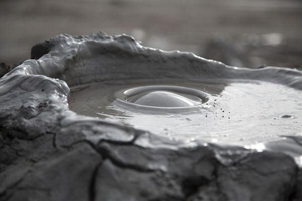 Photo de Mud bubble forming in the small crater of a mud volcano - Azerbaïdjan - Asie