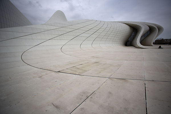 Picture of The curvy southeast side of Heydar Aliyev Centre