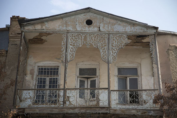 Picture of Ordubad (Azerbaijan): Monumental building in ruins in the city centre of Ordubad