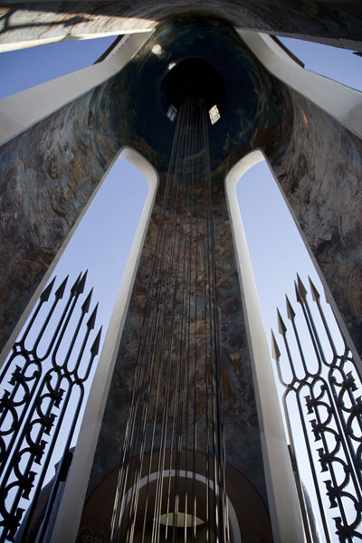 Looking up the chapel from the inside | Island of Tears | Bielorrusia
