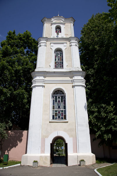 Foto di Entrance to the Benedictine monastery is through this tower - Bielorussia - Europa