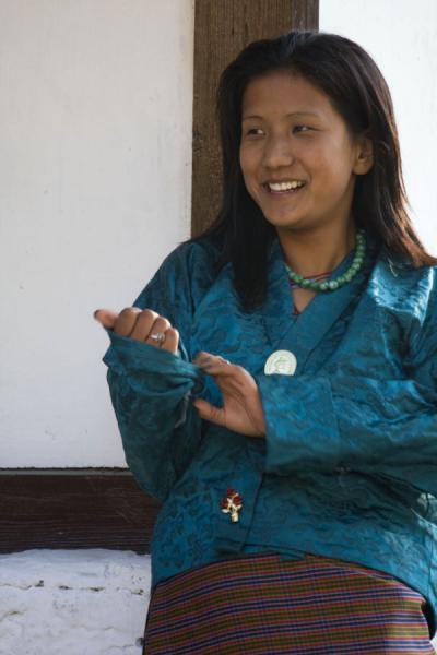 Foto van Bhutanese girl near Tiger Nest monasteryBhutaanse vrouwen - Bhutan