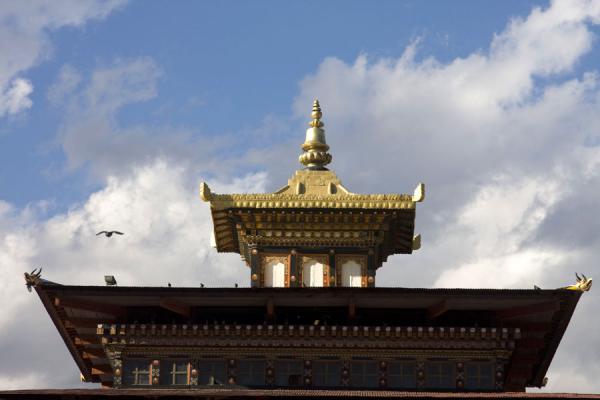 Photo de Golden roof of one of the towers of Thimphu DzongThimphu - Bhoutan