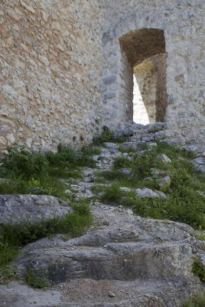 Foto van Opening in the walls of Blagaj fortress - Bosnië en Herzegovina - Europa