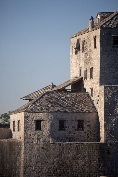 Foto van The Tara Gunpowder Tower in the afternoonMostar oude brug - Bosnië en Herzegovina