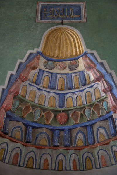 Photo de Close-up of the painted mihrab of the multi-coloured mosqueTravnik - la Bosnie-Herzégovine