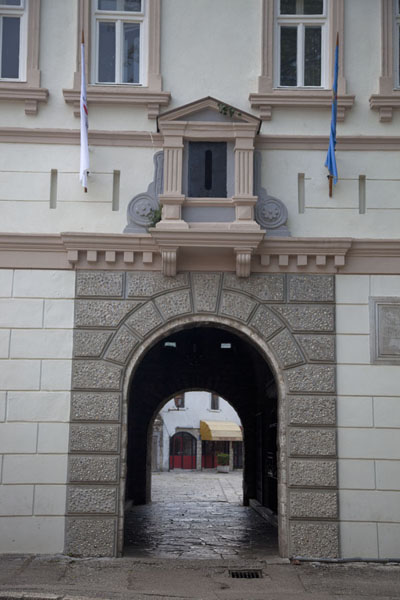 Foto di Detail of a renovated building in the old town of TrebinjeTrebinje - Bosnia ed Erzegovina