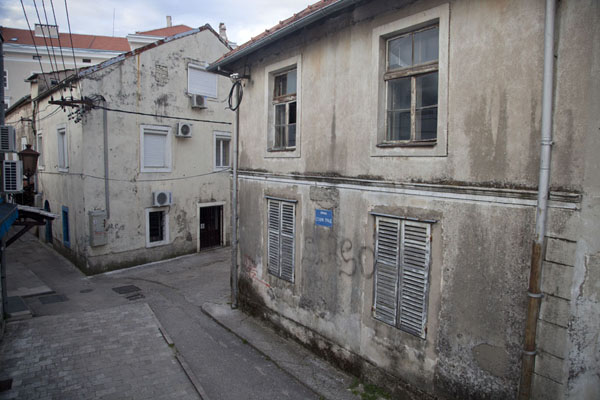 Foto de View of narrow streets in the old town of TrebinjeTrebinje - Bosnia y Herzegovina