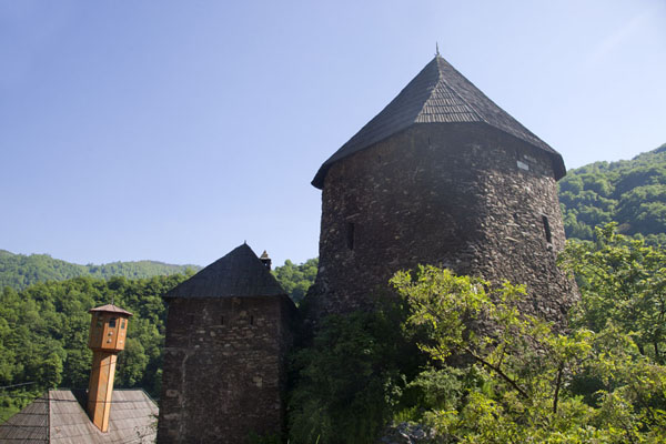 Looking up the tower of the fortress of Vranduk | Vranduk | Bosnië en Herzegovina