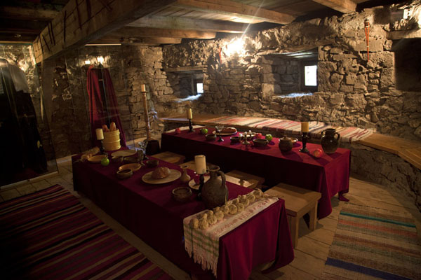 Foto van One of the rooms inside the small fortress museum showing what it used to look like in the Middle Ages - Bosnië en Herzegovina - Europa