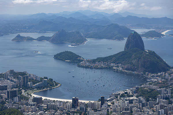 Foto van View of Botafogo with Sugarloaf mountain seen from the top of Corcovado - Brazilië - Amerika