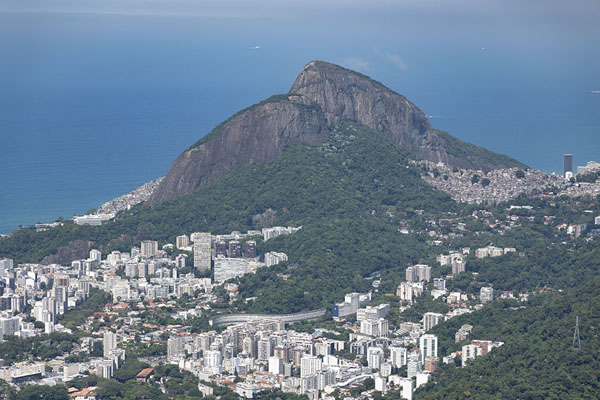 Photo de View of the Two Brothers mountains from the Corcovado summit - le Brésil - Amérique