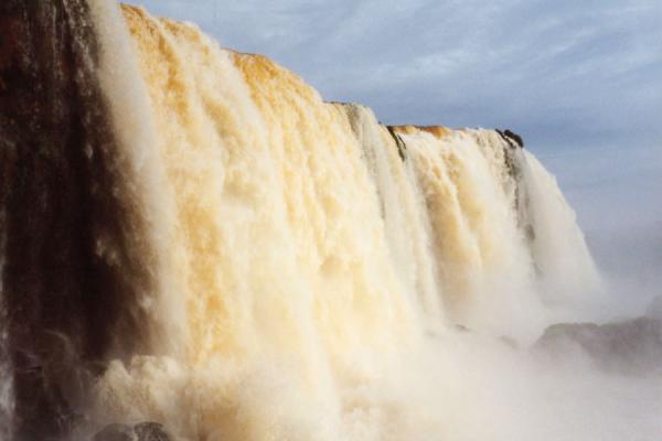 Photo de Looking up Iguazu falls - le Brésil - Amérique