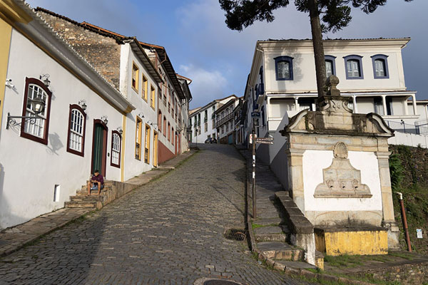 Photo de One of the many cobble stone streets in Ouro PretoOuro Preto - le Brésil