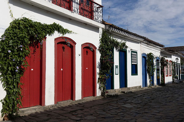 Photo de Street in the historic area of ParatyParaty - le Brésil