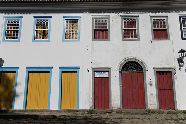 Foto di Colonial building in the historic centre of ParatyParaty - Brasile