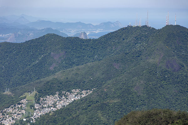 View from Pico da Tijuca Mirim with Corcovado and Sugarlof mountain in the distance | Pico da Tijuca | le Brésil