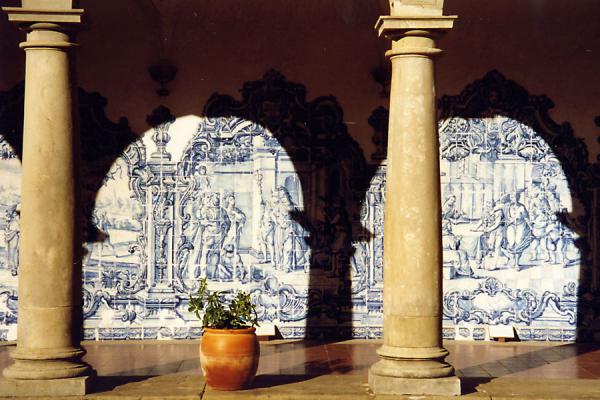 Foto van Those typical Portuguese tiles in a romantic corner of a monasterySalvador - Brazilië