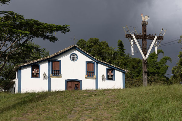 Photo de The church of São Francisco de Paula sits on a hill and offers views over TiradentesTiradentes - le Brésil