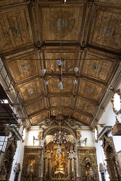 The interior of the Santo Antonio church in Tiradentes | Tiradentes | Brasile