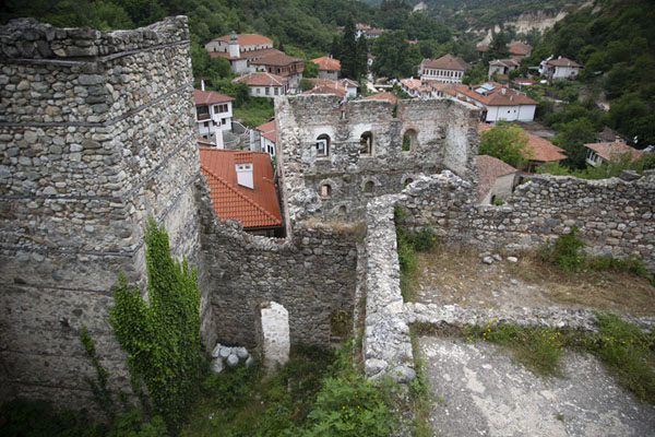 Picture of Bolyarskata Kashta, a large ruined house with views over Melnik