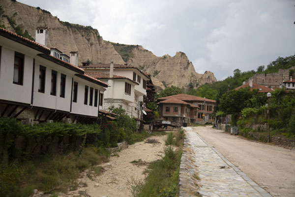 Picture of Melnik (Bulgaria): The main street of Melnik, with a backdrop of sandstone pyramids