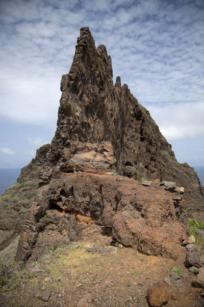 Foto di Spectacular volcanic wall between the villages of Fontainhas and Corvo - Capo Verde - Africa