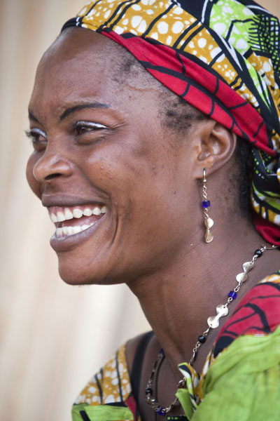 Picture of Cameroonian people (Cameroon): One of the many beautiful ladies on the market of Foumban