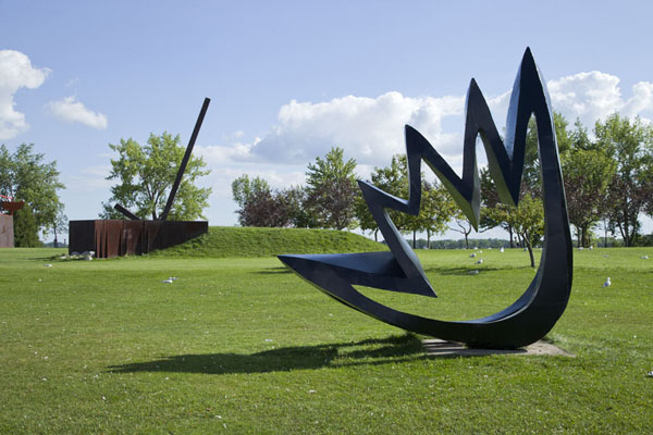 Picture of Parc René Lévesque (Canada): La Pierre et le Feu in the foreground on the lawn of the peninsula