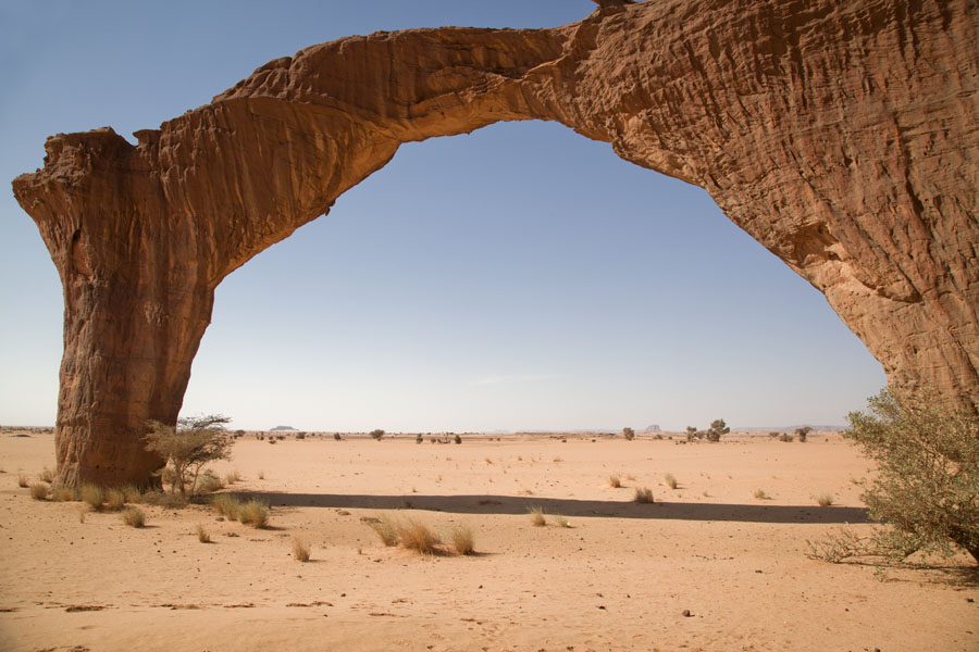 Foto di Arc in the desert: our exit point of the Ennedi region - Ciad - Africa