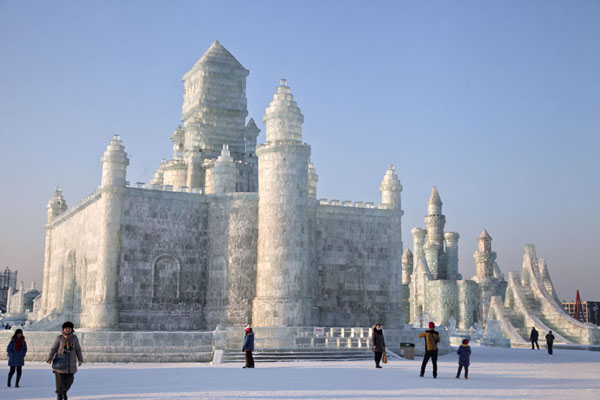 Picture of Ice and Snow World (China): Ice castle towering above visitors to the Ice and Snow World exhibition