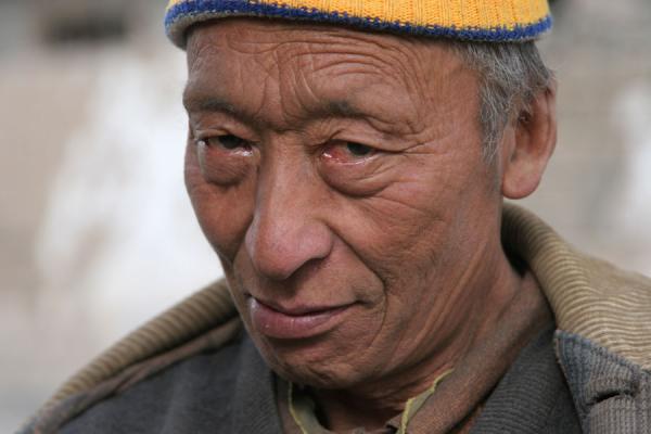 Picture of Jyekundo faces (China): Old Tibetan in one of the backstreets of Jyekundo
