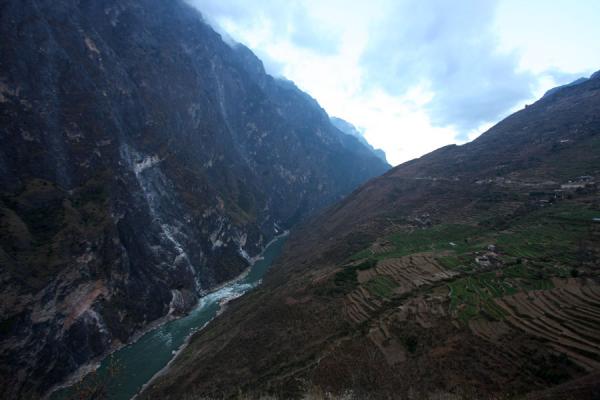 Picture of Tiger Leaping Gorge (China): Terraces of Walnut Grove and Tiger Leaping Gorge