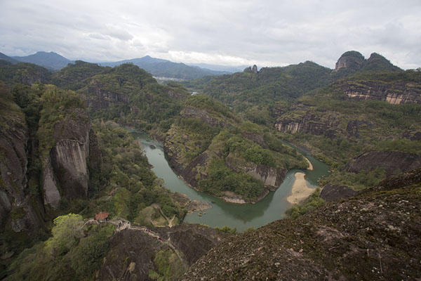 Picture of Wuyishan (China): One of the bends on Jiuqu River: view from Tianyou Peak