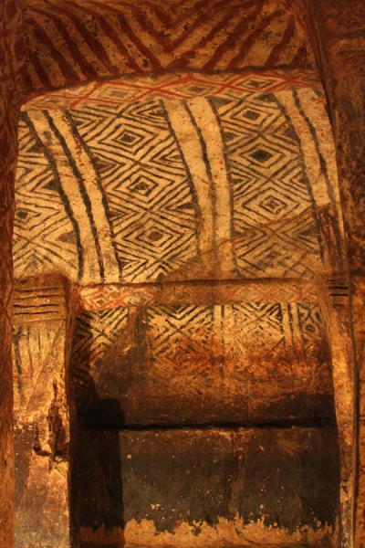 Picture of Geometric forms depicted on the wall of a tomb at Tierradentro