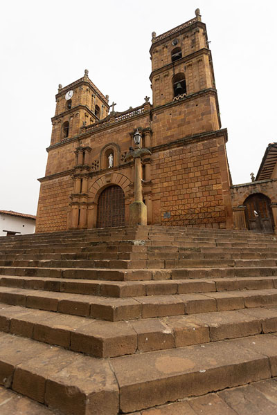 Looking up the cathedral of Barichara from an angle | Barichara | Colombia