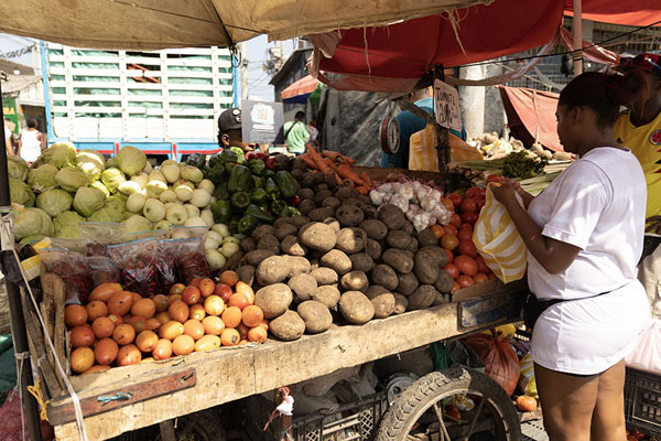 Foto van Selling vegetables at Bazurto marketCartagena - Colombia