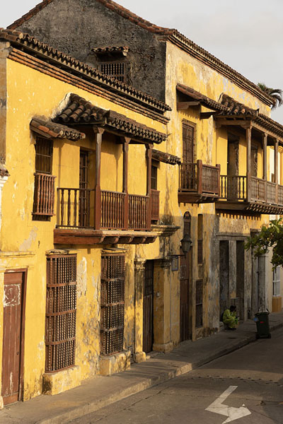 Foto van Yellow colonial house in CartagenaCartagena de Indias - Colombia
